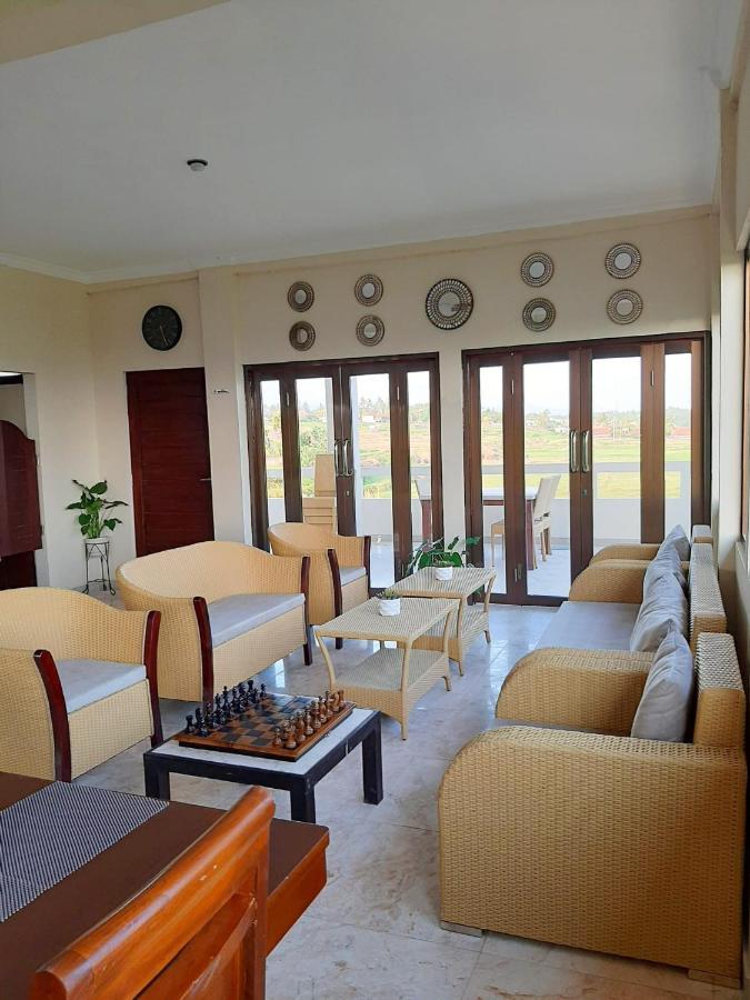 Medewi Manor Aparthotel Airsatang Exterior photo