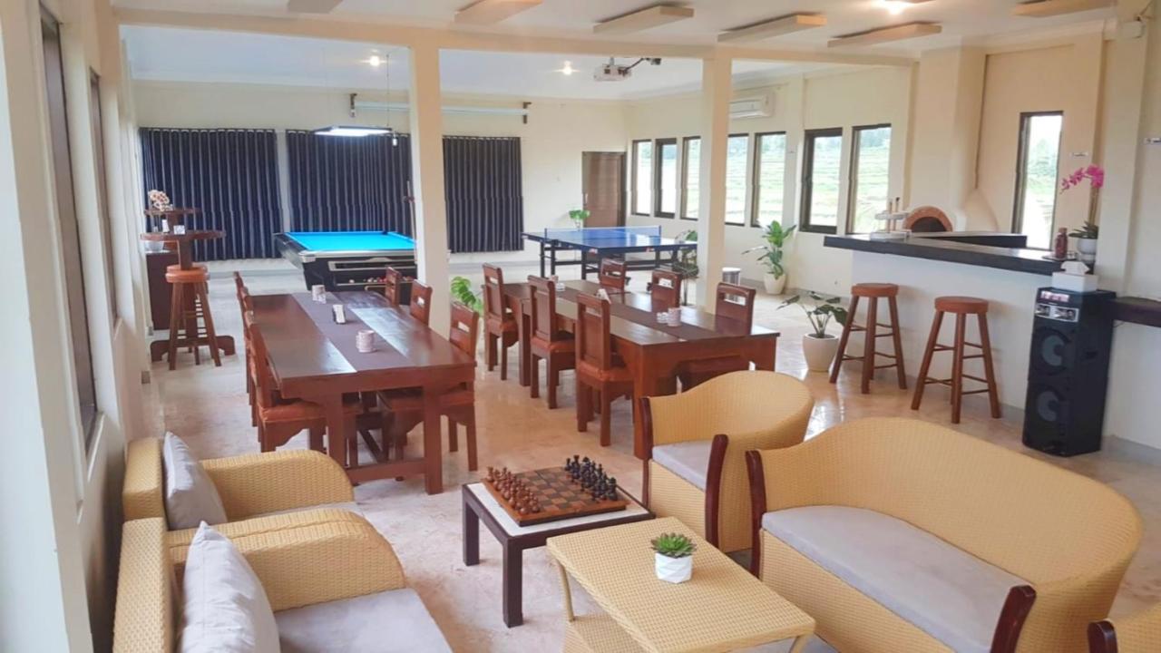 Medewi Manor Aparthotel Airsatang Exterior photo